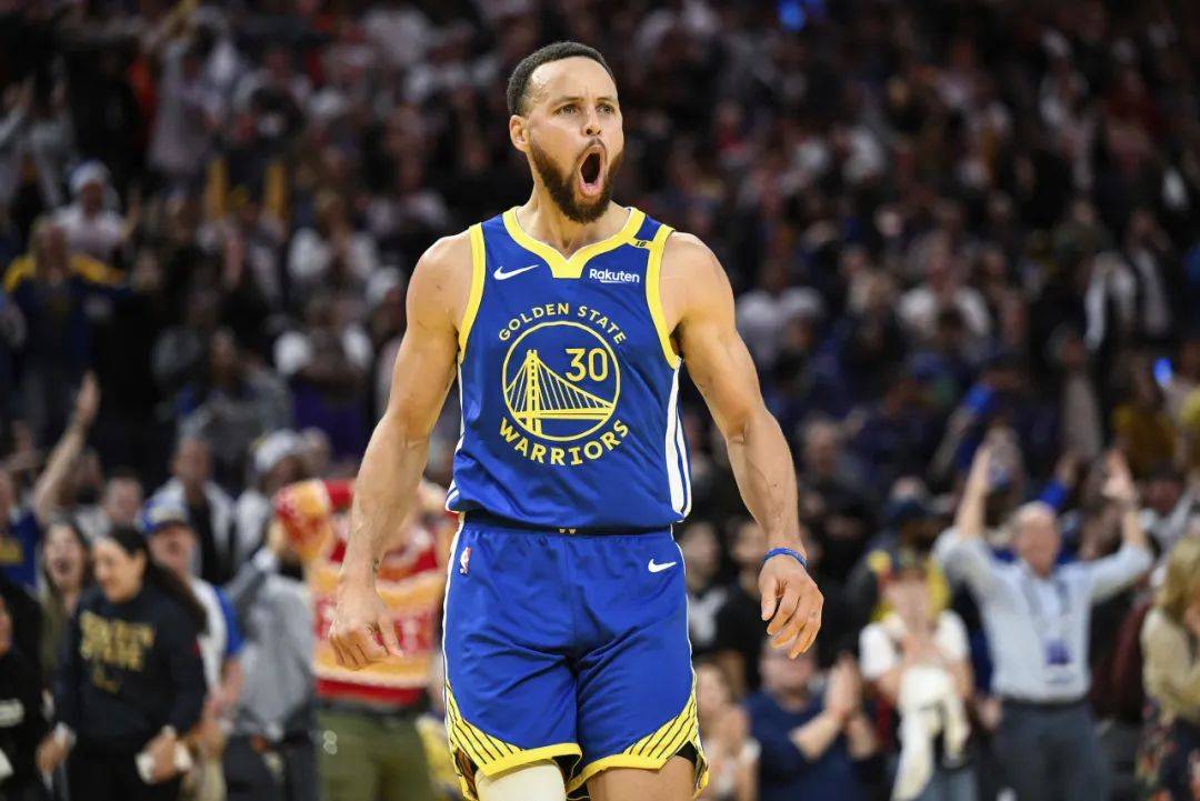 库里绝杀时刻，绝杀战胜点燃赛场，刷新队史纪录迎来胜利！