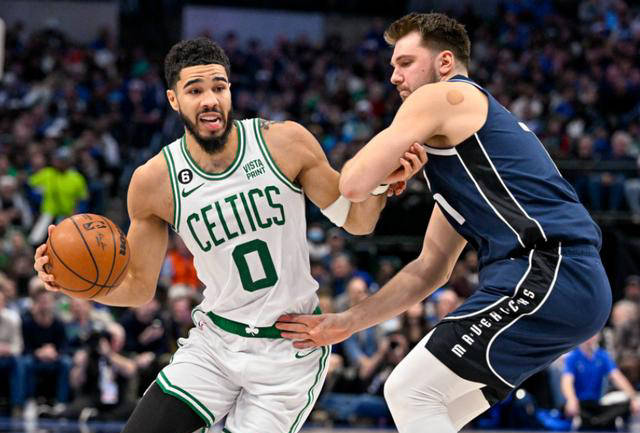 西蒙斯三巨头联手,浓眉哥得分突破,狂砍50分冲击季后赛!